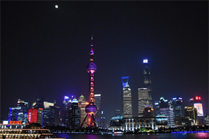 How to cope with awkward chat moments in Shanghai's local friendship？